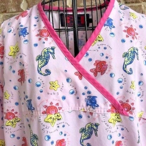 Beverly Hills Uniforms Other - Beverly Hills  Scrub top Sz XS Happy Fish Bubble